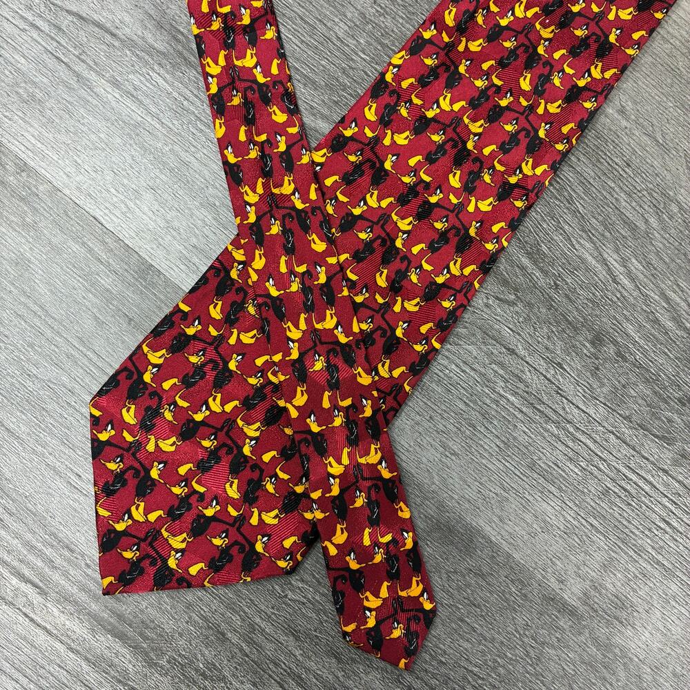 Vintage 1997 Daffy Duck Silk Tie Warner Bros Studio Store Red 4" x 59.5"